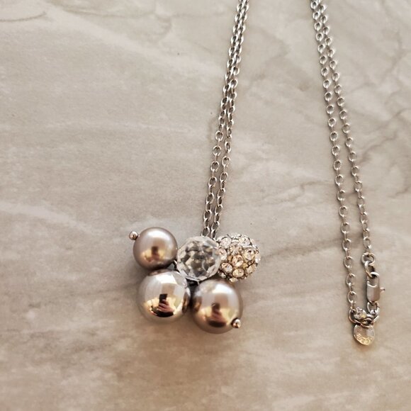 💖 J.Crew Rhinestone Crystal Pave Cluster Ball Beaded Pendant Necklace 💖 - Picture 2 of 9